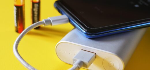 O Powerbank, pode salvar seu dia entregando mais energia para seus dispositivos eletrônicos quando vc mais precisar.